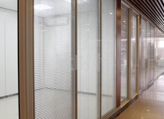 办公室玻璃隔断保养技巧