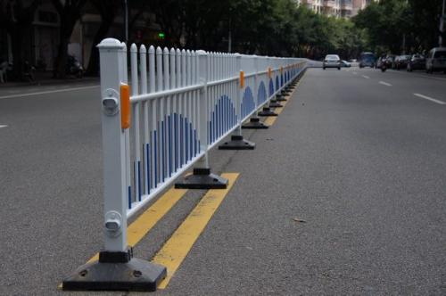 规范的<a href='https://www.laiyongfei.com/hulan/' target='_blank'><u>交通护栏</u></a>就是安全卫士