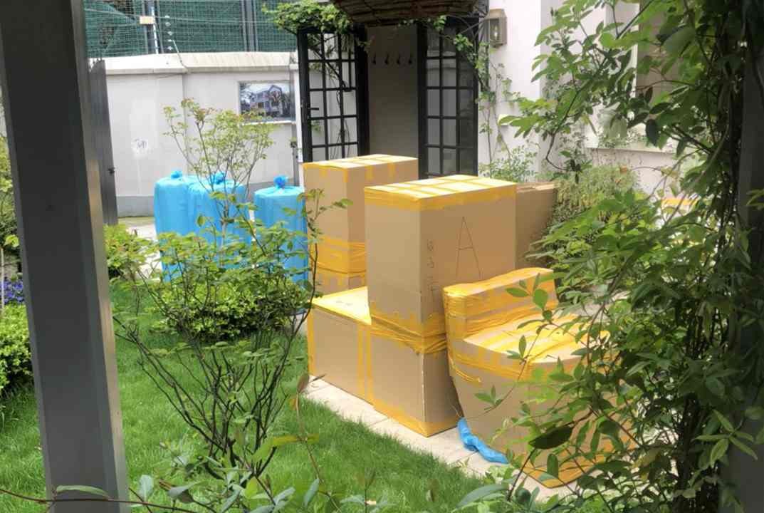 上海<a href='https://www.laiyongfei.com/banjia/' target='_blank'><u>搬家</u></a>公司的客户服务遇到外国人咨询怎么办