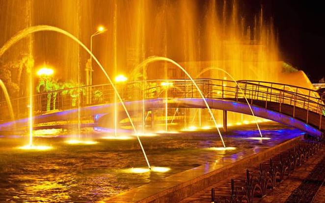 郑州<a href='https://www.laiyongfei.com/penquan/' target='_blank'><u>喷泉公司</u></a>.jpg