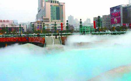 康巴什安装“雾森”景观喷雾系统，清凉雾气引来无数游客