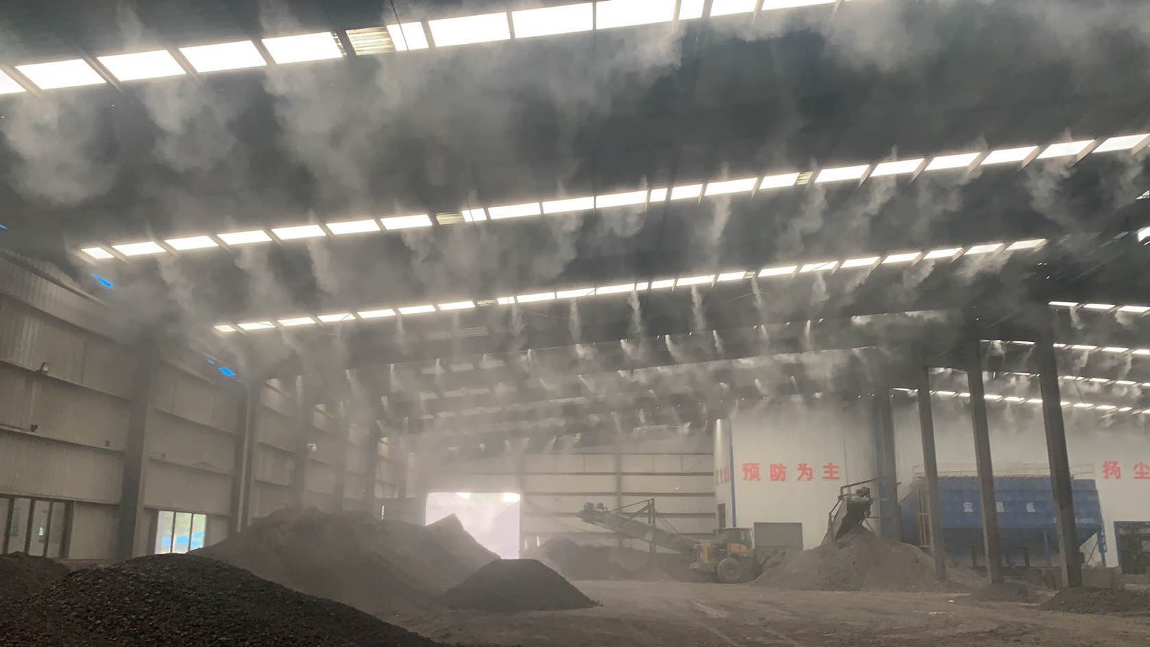 石料厂喷雾降尘系统轻松解决碎石灰尘问题