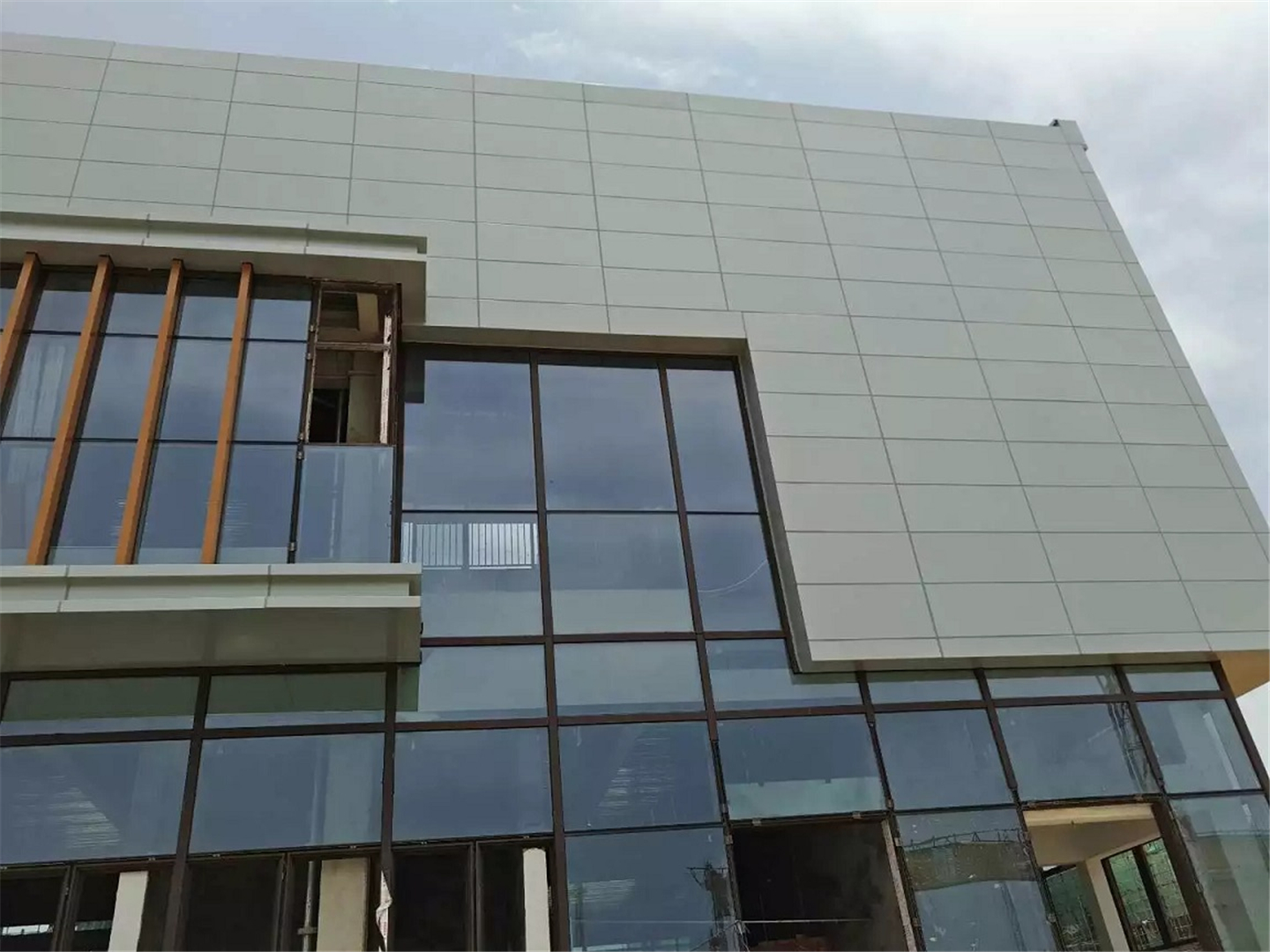 <a href='https://www.laiyongfei.com/lvdanban/' target='_blank'><u>铝单板</u></a>幕墙 <a href='https://www.laiyongfei.com/lvdanban/' target='_blank'><u>铝单板</u></a>幕墙