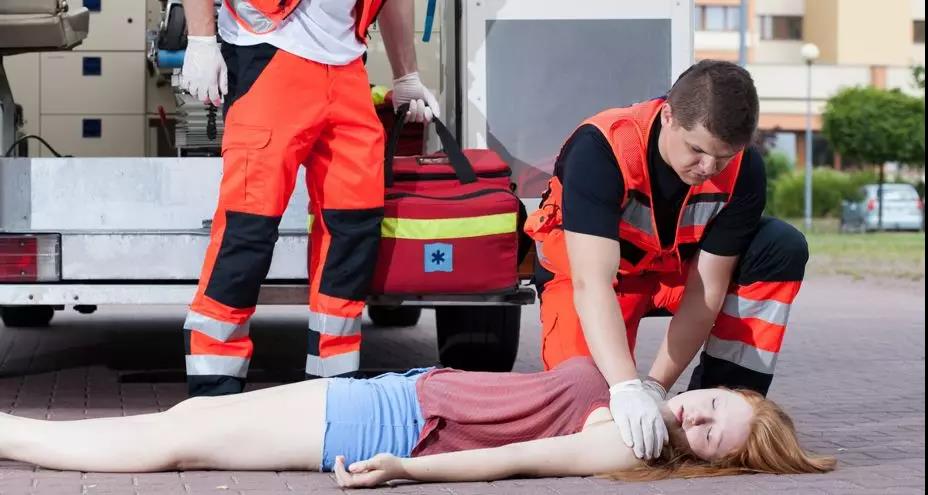 西安道路救援分享交通事故七大应急救护措施 西安<a href='https://www.laiyongfei.com/jiuyuan/' target='_blank'><u>道路救援</u></a>分享交通事故七大应急救护措施