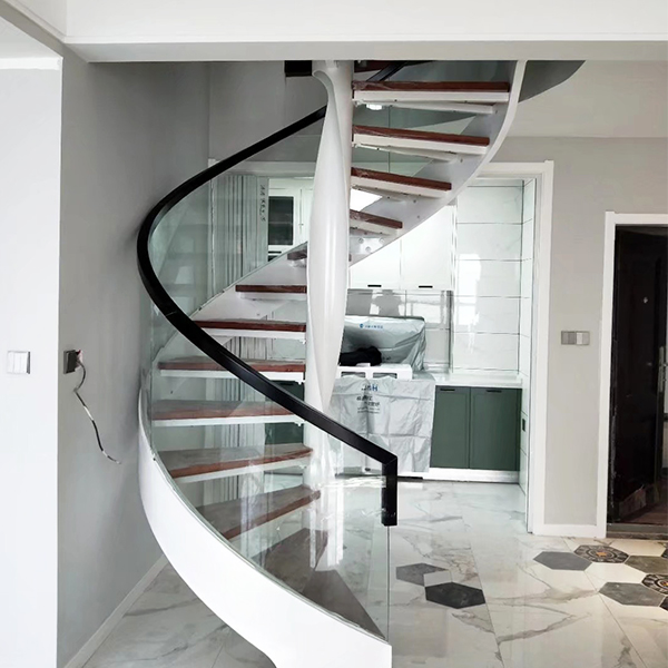 卷板楼梯<a href='https://www.laiyongfei.com/zhuangshi/' target='_blank'><u>装修</u></a>要注意的问题