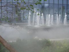 室外人造雾设备降温的建模与分析